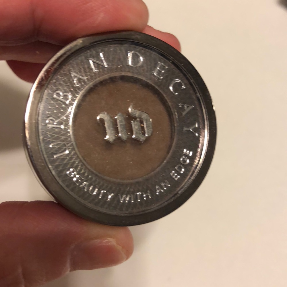 Urban Decay eyeshadow Secret Service color!